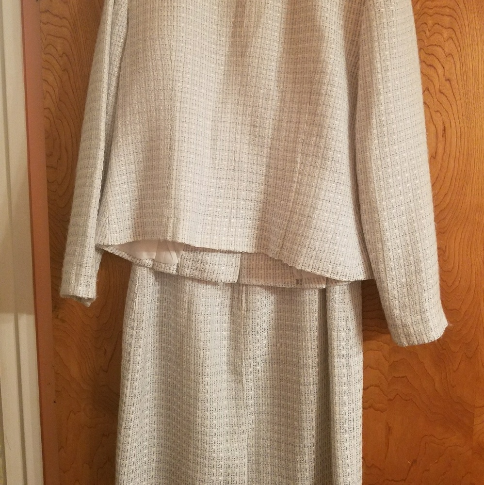 Suit - Picture 4 of 4